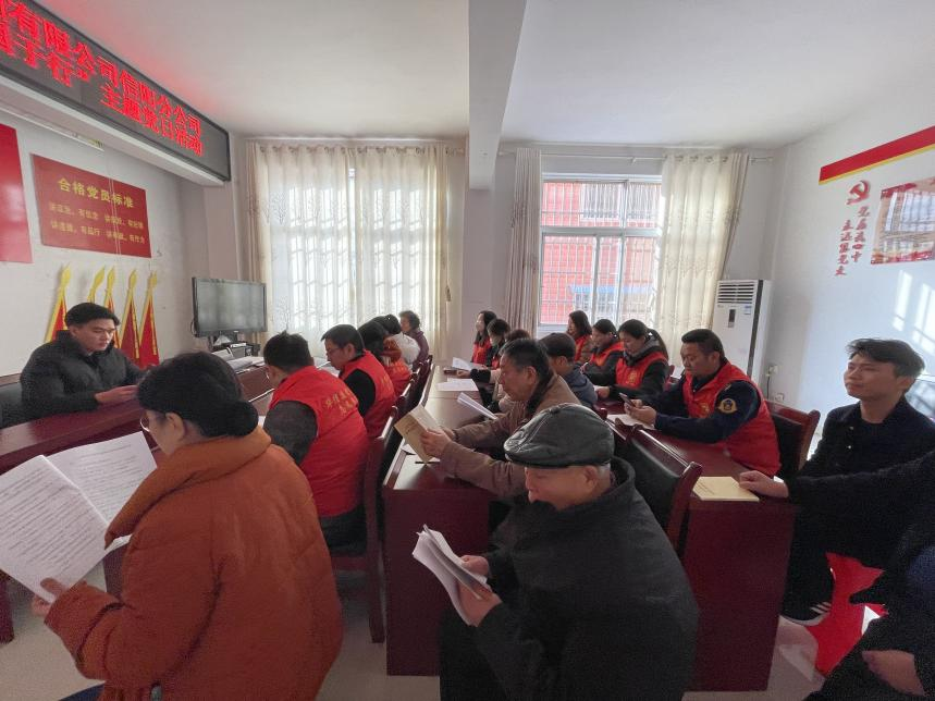 學法于心 愛國于行——華信建投集團 河南交投信陽分公司 平西路社區聯合開展《中華人民共和國愛國主義教育法》宣傳教育實踐主題黨日活動